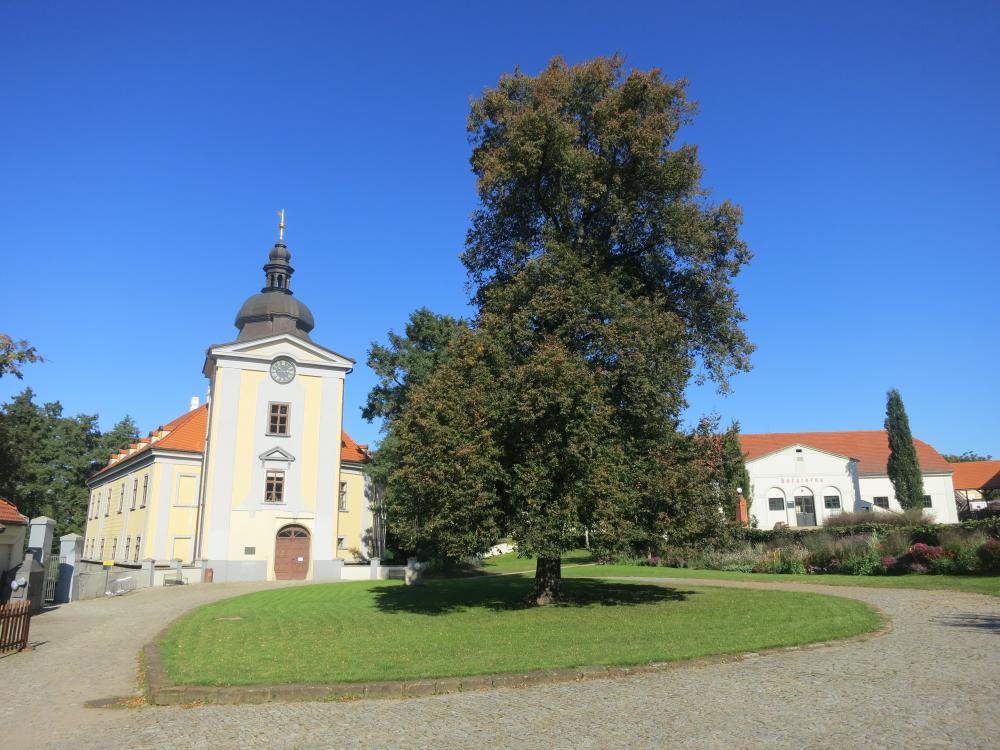 Zámecký areál Ctěnice je kulturní památkou