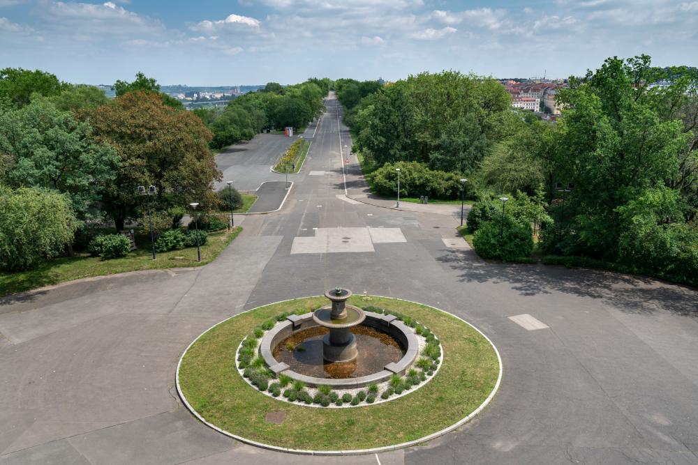 park na vrchu Vítkově, pohled z památníku na centrální část parku, 2018