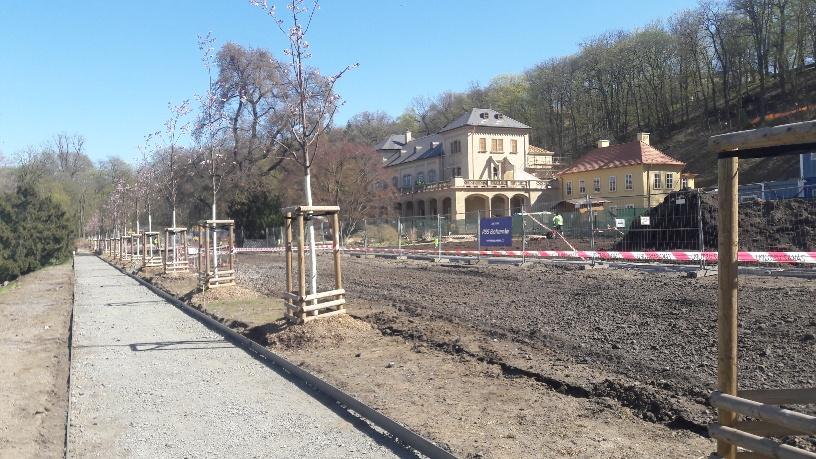 3119624_Rekonstrukce parteru před Šlechtovou restaurací ve Stromovce, průběh realizace (4/2020)