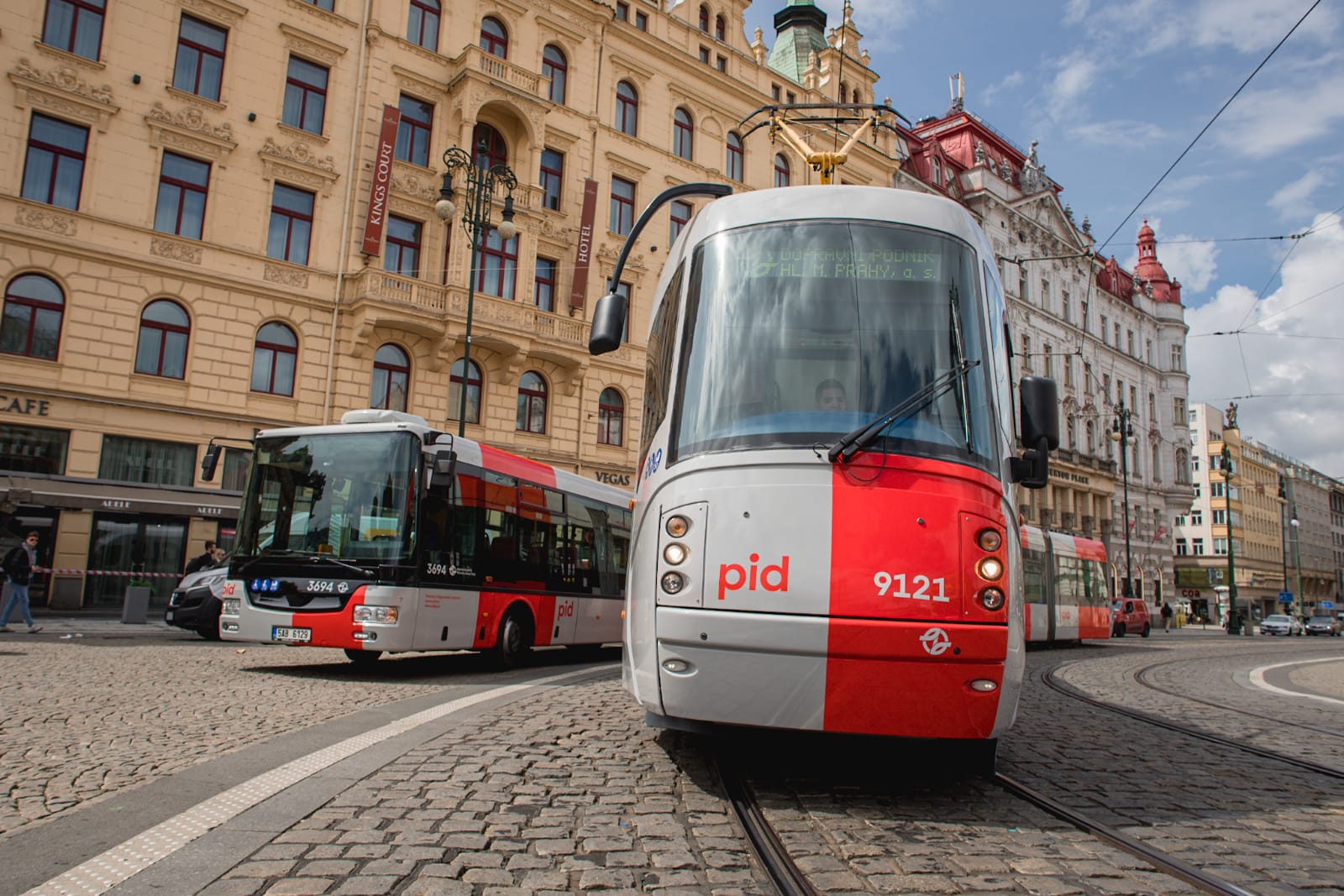 Tramvaj Škoda 14T v novém designu