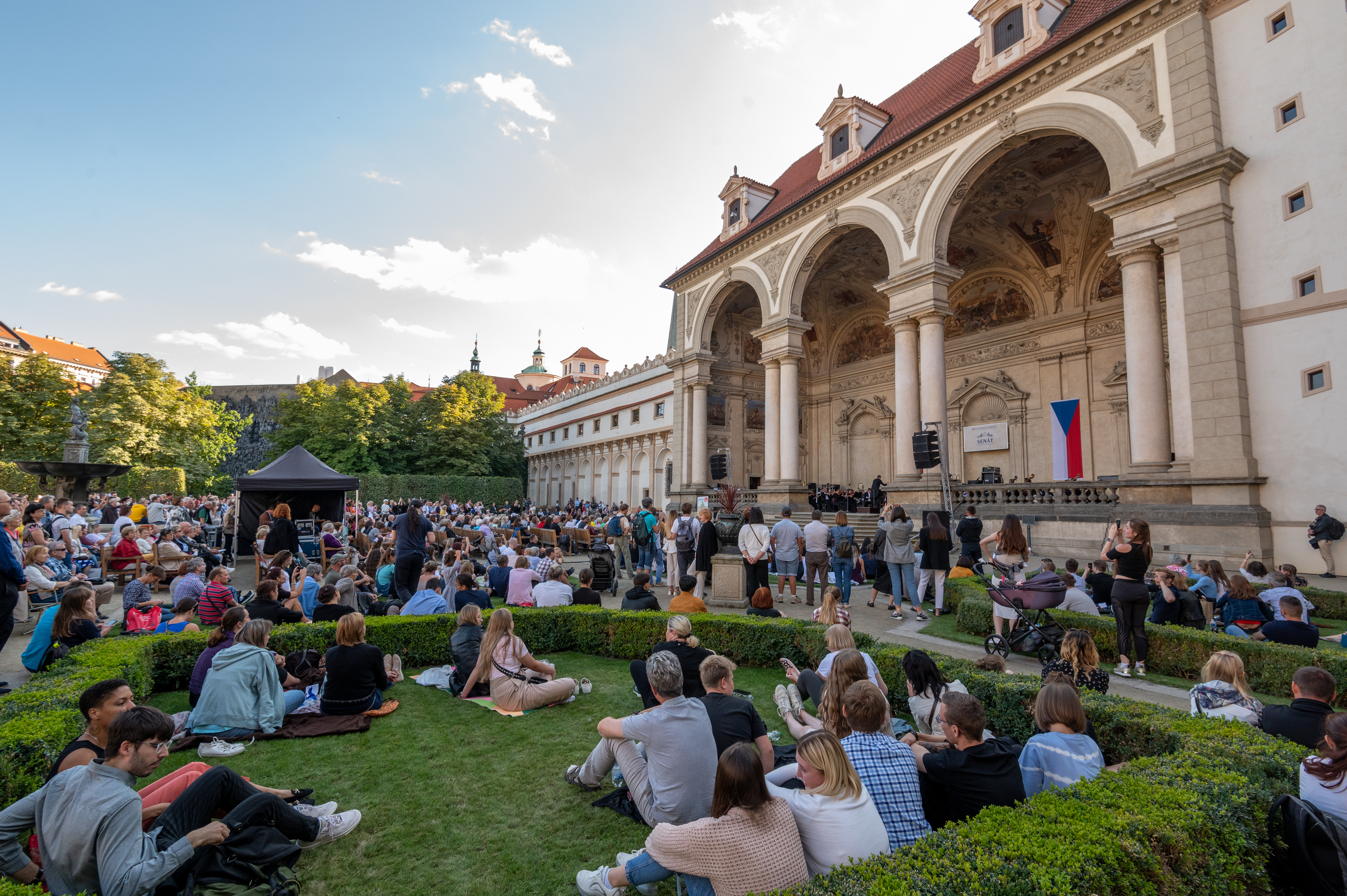 Valdštejnská zahrada a koncert FOK