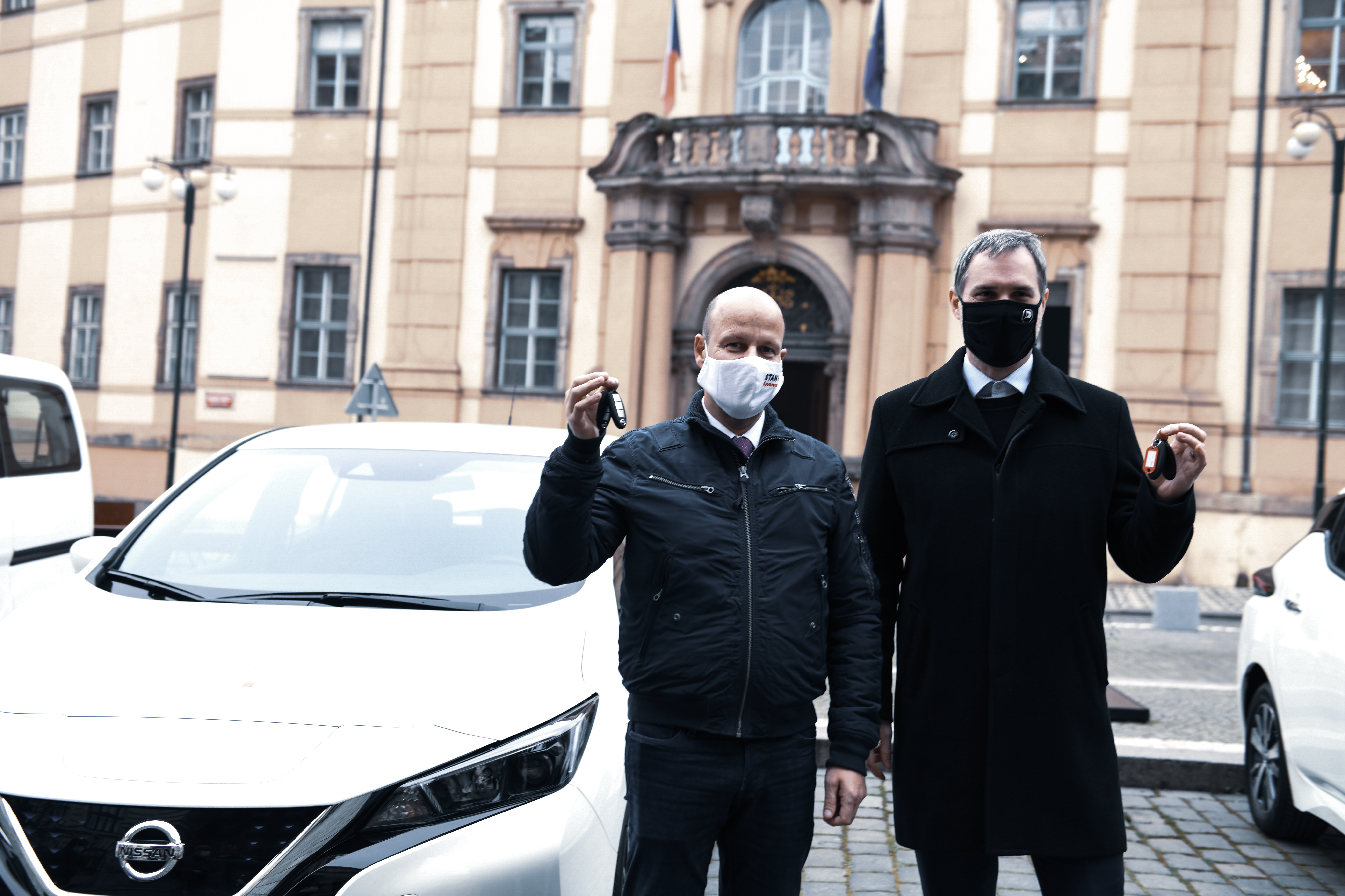 Předání elektromobilů Nissan pro využití příspěvkovými organizacemi hl. m. Prahy