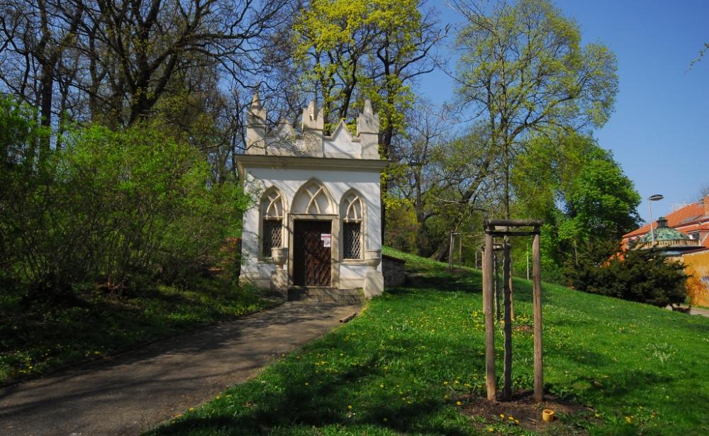 Rekonstruovaný Novogotický altán v parku Klamovka