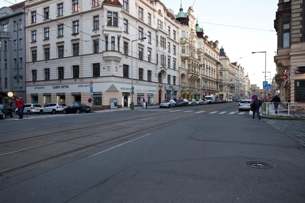 Ulice Dukelských hrdinů je již v současnosti živou obchodní ulicí se zklidněným provozem.