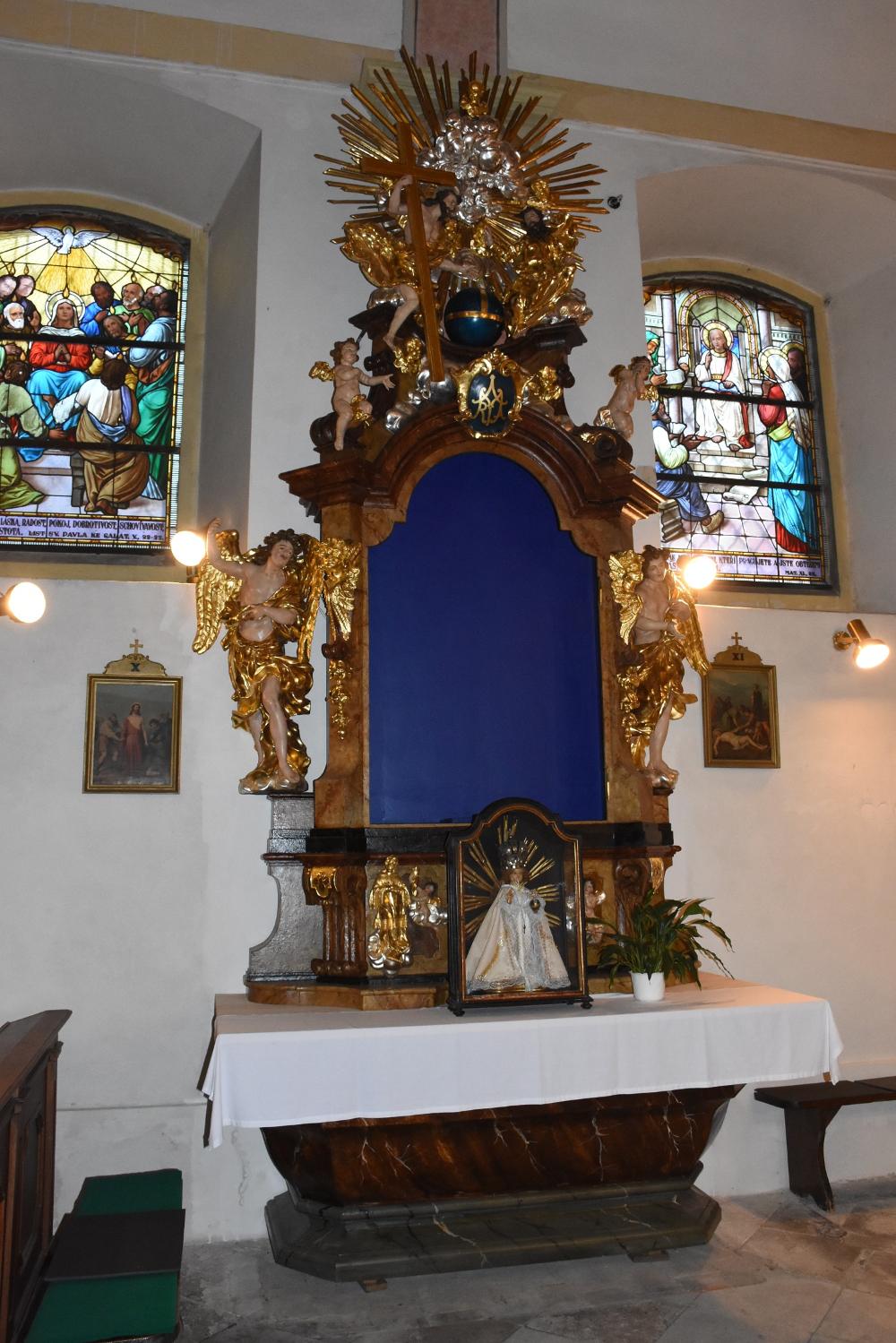 oltar_trojice_pred_02