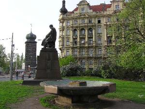 x01_nm_jiraskovo_namesti_fontana_s