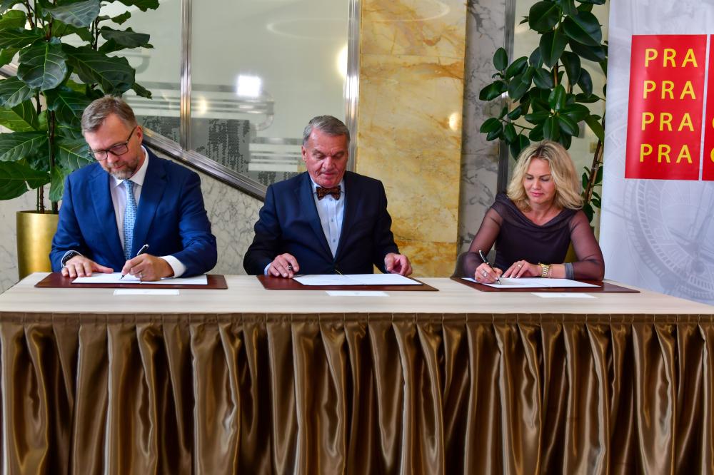 Podpis smlouvy o prodeji budovy Komerční banky na Václavském náměstí