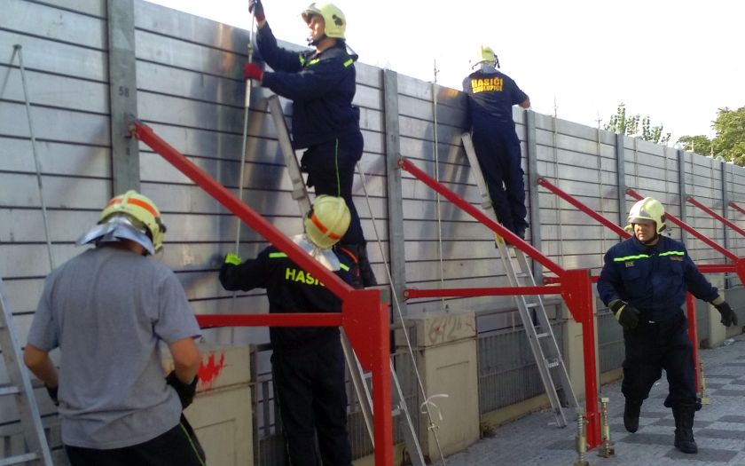 Stavba mobilního hrazení