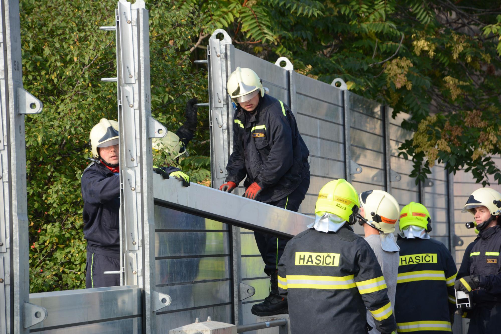 Stavba protipovodňového hrazení