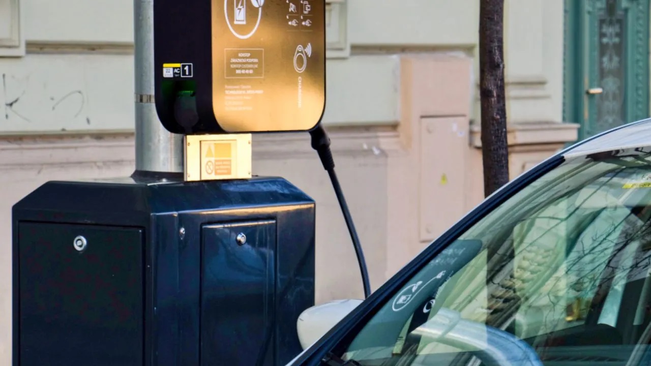 Veřejné osvětlení jako dobíjecí stanice pro elektromobily