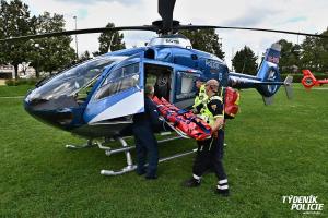 Záchranářský vrtulník v Zítkových sadech