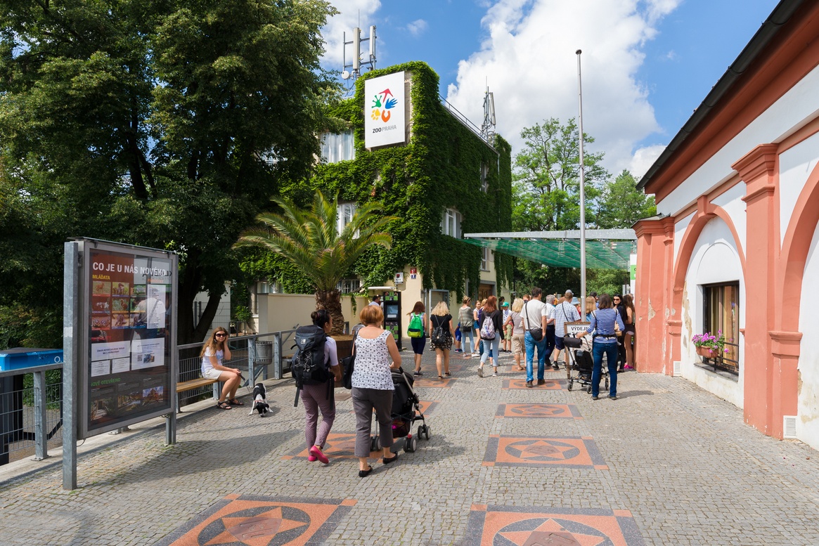 Vstupní brány do Zoo Praha