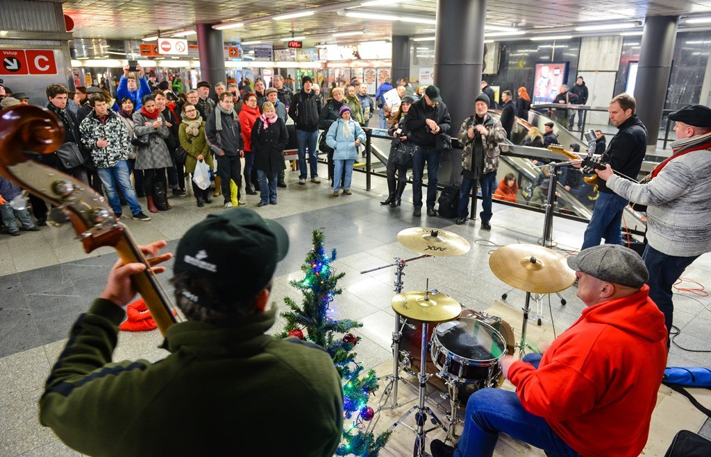 Z loňské vánoční akce Nalaďte se v metru