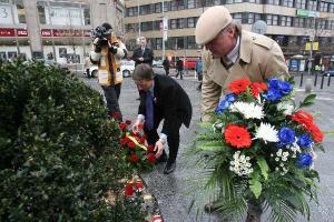 551819_17.11.07-Pietní vzpomínka Dne boje studentů za svobodu a demokracii