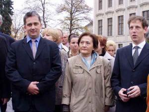 Premiér vlády ČR JUDr. Stanislav Gross a náměstek primátora hl. m. Prahy JUDr. Petr Hulinský na Hradčanském náměstí v rámci oslav  vzniku samostatného československého st