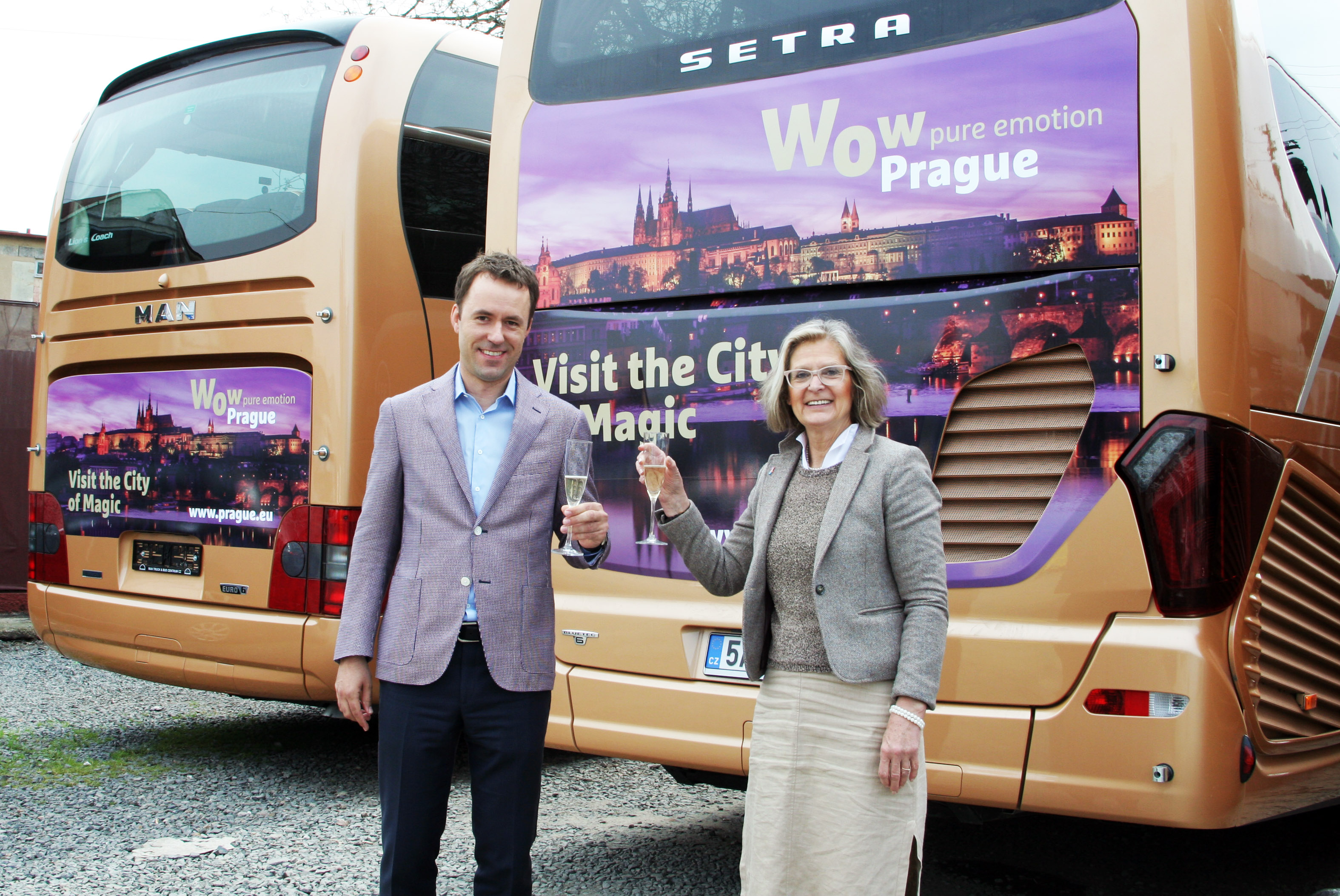 Prahu budou v Evropě propagovat autobusy