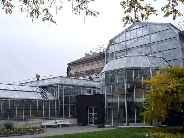 Skleník Botanické zahrady Přírodovědné fakulty UK v ulici Na Slupi na Novém Městě