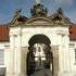 Břevnovský klášter - vstupní brána.jpg
