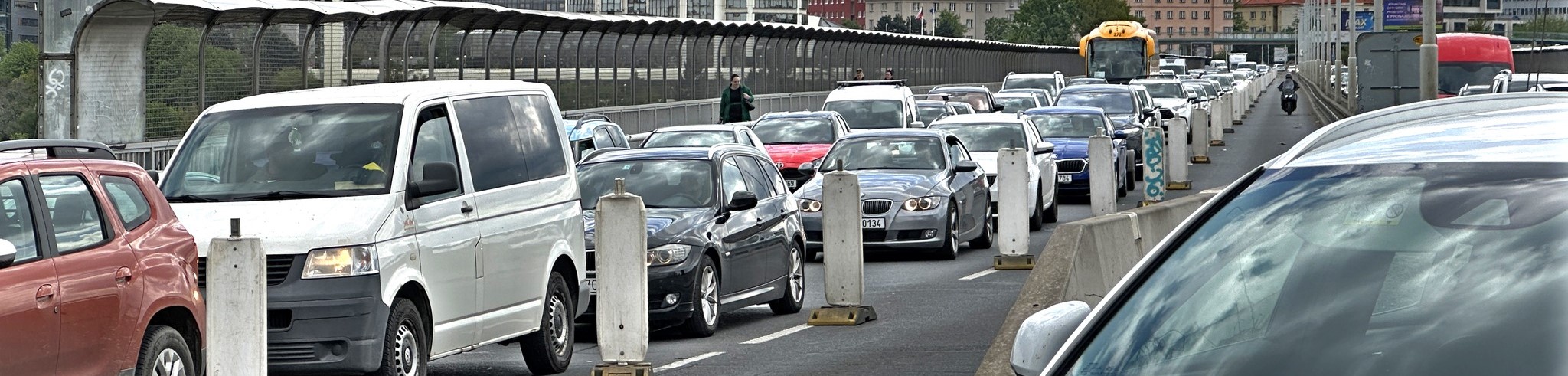 Ilustrační foto - silniční doprava v Praze