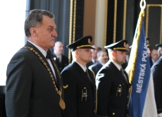 Primátor Bohuslav Svoboda předal medaile strážníkům Městské policie 